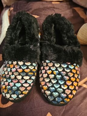 Secret Treasures Black Faux-Fur Slip-On Slippers with Multicolor Heart Knit